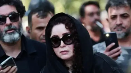 حضور چشمگیر بازیگران در مراسم ختم مادر ژاله صامتی / تیپ و استایل بیتا سحرخیز، ، گیتی قاسمی و.../ چهره تکیده خانم بازیگر خوش خنده ...