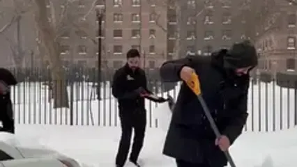 برف پارو کردن شهردار نیویورک سوژه شد