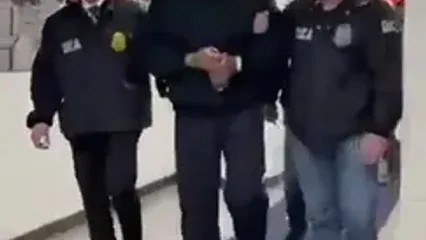 مادورو در راهروها به نگهبانان و سربازان آمریکایی چه گفت؟ ؛ تصاویر جدید و واضح از انتقال به زندان