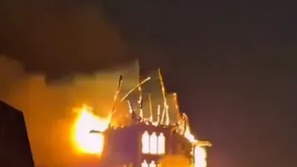 کلیسای ۱۵۰ ساله آمستردام طعمه حریق شد