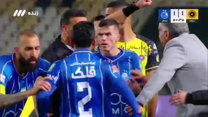 درگیری صالح حزدانی و سانچز با جریمه کارت زرد داور روبرو شد