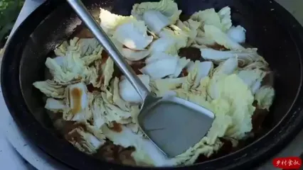 غذای روستایی در چین؛ صید دو ماهی بزرگ و پخت غذا با آنها