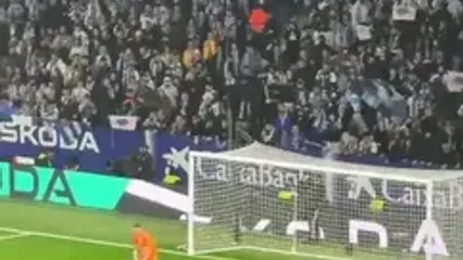 ویدئو: واکنش خونسردانه خوان گارسیا به باران فندک‎!‎