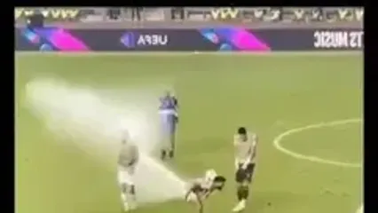 ویدئو: بمب خنده فوتبالی؛ اتفاقاتی که فقط یک بار در زمین می‌بینید!