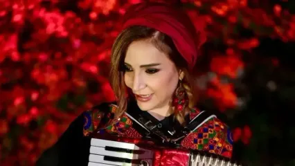 نوازندگی و شعرخوانی شبنم قلی خانی / انگاری سنش بک زده به بیست سال پیشش