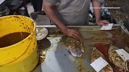 غذای خیابانی در پاکستان؛ ماهی سرخ شده و کبابی تند در کراچی