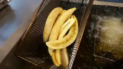 غذای خیابانی در آمریکا؛ استیک مرغ و گوشت و ساندویچ با موز سبز در شیکاگو