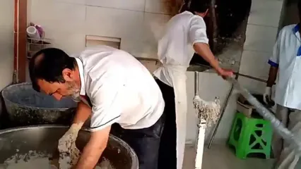 نان سنگکی که می خرید چگونه در نانوایی ها پخته می شود؟