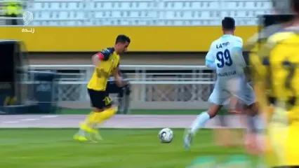 گل اول سپاهان به گل گهر توسط کاوه رضایی