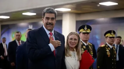 استایل رئیس‌جمهور ونزوئلا هنگام بازداشت مد شد!