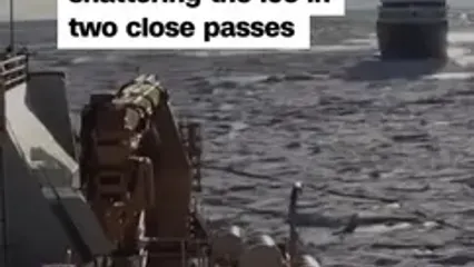 لحظه شکستن یخ‌های قطب جنوب توسط یخ‌شکن گارد ساحلی آمریکا