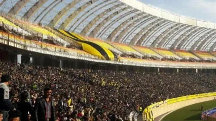 ورود عجیب هواداران به ورزشگاه نقش‌جهان