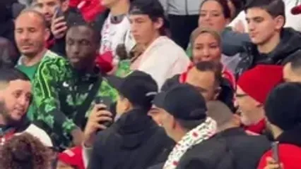 ویدئو: سلفی تماشاگران الجزایری با توپ در جریان بازی