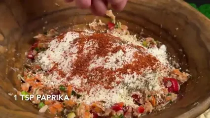 طرز پخت یک غذای فوری و خوشمزه با تن ماهی و تخم مرغ