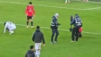 ویدئو: جنگ تا آخرین نفس در الند رود؛ وقتی ستاره‌های یونایتد نای بلند شدن ندارند‎!‎