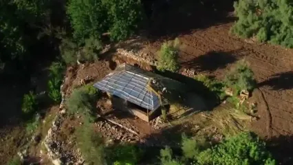 غذای روستایی در مراکش؛ برداشت هلو و تهیه آبمیوه با آن و پخت مرغ در تنور گِلی