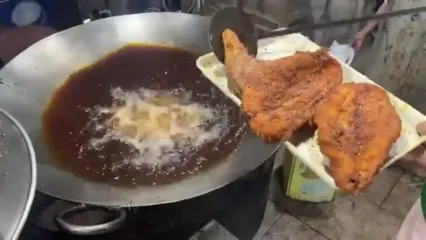 ببینید؛ غذای خیابانی در پاکستان؛ ماهی سوخاری و سرخ شده محبوب در کراچی