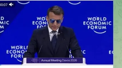 استایل عجیب مکرون در نشست داووس جلب‌توجه کرد