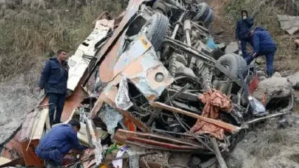 ۱۹ کشته در سقوط اتوبوس به دره در نپال