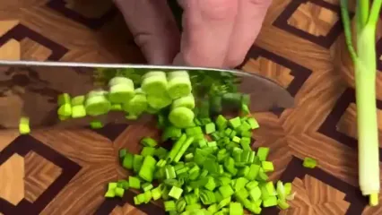 با تخم مرغ، پاستا و کنسرو ساردین این غذای جدید را درست کنید