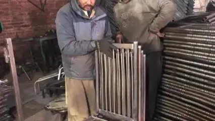 مراحل ساخت صندلی های رستورانی در پاکستان