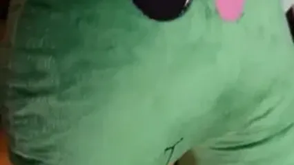 دکور اتاق نعیمه نظام‌دوست | سبک کودکانه با اسباب‌بازی و دایناسور!