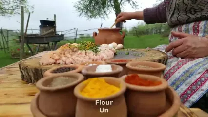 غذای روستایی در آذربایجان؛ پخت برگر مرغ، نان تازه و کوکو سیب زمینی