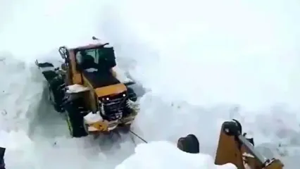 بارش 6 متری برف در گردنه چری دردسرساز شد