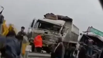 تصادف چندین دستگاه کامیون در محور کرمانشاه – اسلام‌آباد غرب