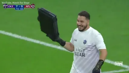 رشوه ۱۰ هزار دلاری مستربیست به دروازه‌بان برای گل‌زنی در بازی خیریه فوتبال+