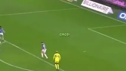 ویدئو: تقدیم گل‌های کادویی به فنرباغچه با سوتی‌های تمام‌نشدنی