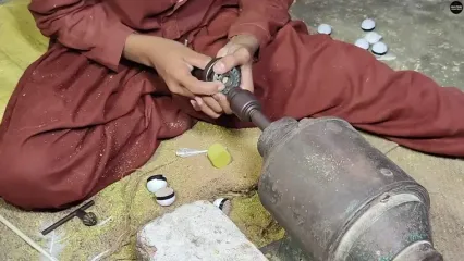 مراحل دیدنی تولید انبوه توپ بدمینتون در کارگاهی در پاکستان