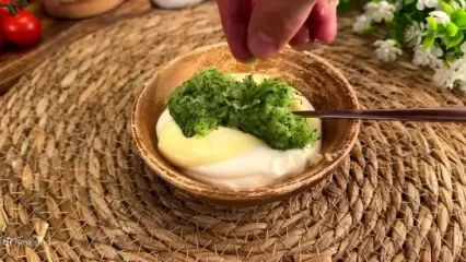 سیب زمینی و تخم مرغ یک غذای سریع و خانگی