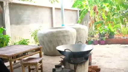 غذای روستایی در کامبوج؛ پخت یک غذای سنتی با سفره ماهی و سبزیجات