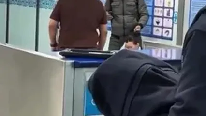 اقدام شجاعانه یک مرد جان مأمور فرودگاه را نجات داد