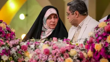 فیلم عاشقانه دلبرانه دکتر عزیزی به همسرش در صدا و سیما المیرا شریفی مقدم رو مبهوت کرد / آدم مگه روش نمیشه به زنش بگه دوست دارم؟