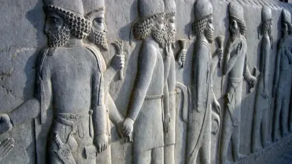 شکوه هنر هخامنشی در پلکان کاخ سه‌ دروازه