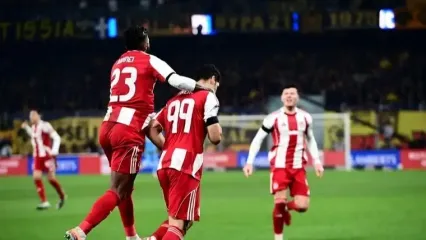 خونسردی طارمی بعد از گلزنی در دربی آتن/ طارمی هیس نشان داد و عذرخواهی کرد