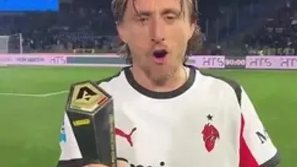 ویدئو: جایزه برترین بازیکن زمین در چنگ مودریچ