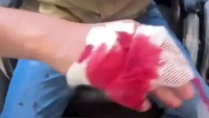 فیلم ضرب و شتم معلم عشایری در لردگان پس از پیگیری غیبت یک دانش آموز / آموزش و پرورش پیگیر ماجراست
