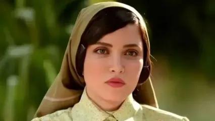 نگاهی به چیدمان خانه مجردی شاهانه و مجلل «بهنوش طباطبایی» بعد جدایی/ از مبلمان مدرن و دکوری های هنری و قدیمی تا بالکن چشم نواز و گربه خانگی