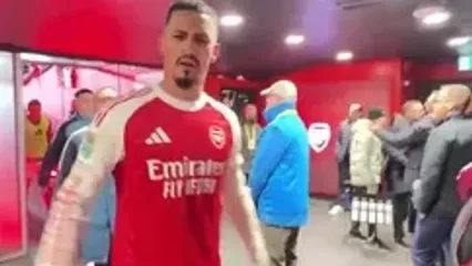 ویدئو: جشن و پایکوبی ستاره‌های آرسنال در تونل ورزشگاه