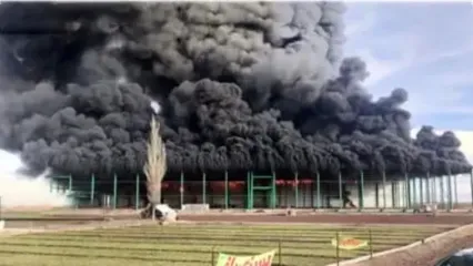 لحظه آتش‌سوزی در سردخانه در حال احداث محور اردبیل–مغان