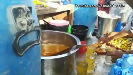 غذای خیابانی در پاکستان؛ تهیه لیموناد خنک در کراچی