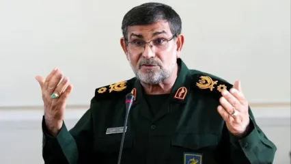 روایت شنیدنی از سردار تنگسیری: با اسپری روی ناو آمریکایی علامت زدیم و منوّر هم شلیک کردیم / همین احمق هامی‌خواهند به ایران حمله کنند