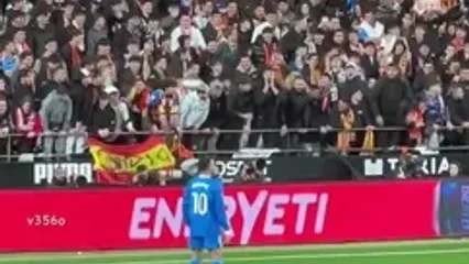 ویدئو: خونسردی امباپه در برابر اشعار نژادپرستانه