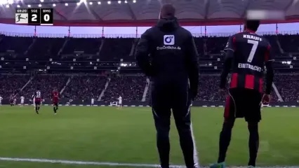 خلاصه بازی فرانکفورت 3 - مونشن گلادباخ 0