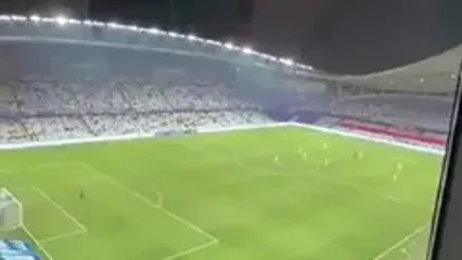 اقدام عجیب زن عرب در ورزشگاه العین؛ ویدئو جنجالی شد