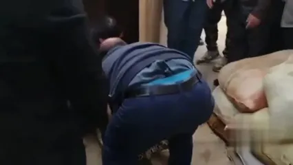 حضور پلنگ در حیاط خانه‌ یک روستایی!