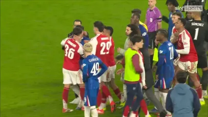 ویدئو: تنش و درگیری لفظی ستارگان چلسی و آرسنال در دقایق پایانی